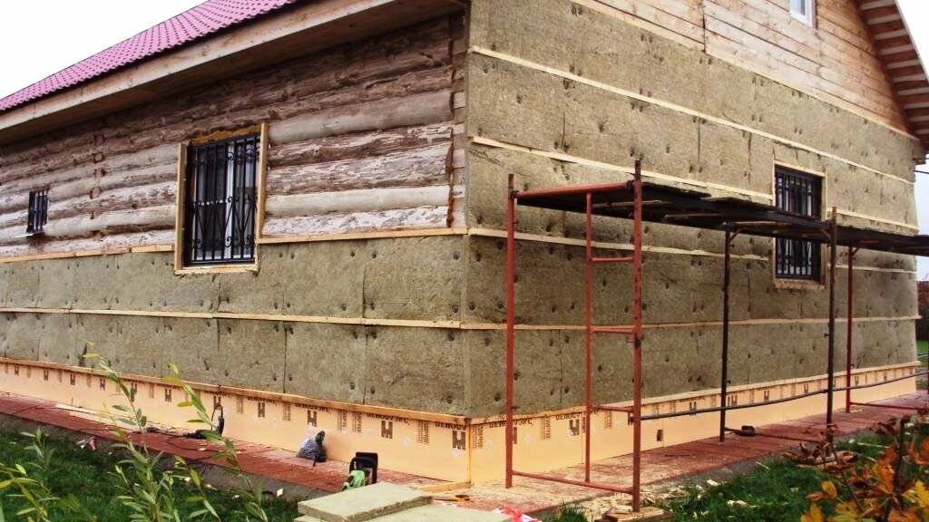 Как и чем утеплить дом снаружи, если он построен из древесины