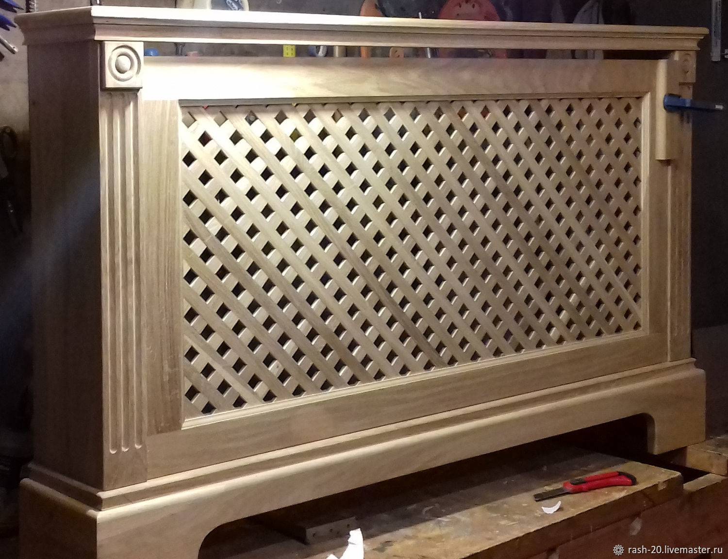 Декоративные решетки на радиаторы отопления из дерева: размеры и фото деревянных экранов для батарей