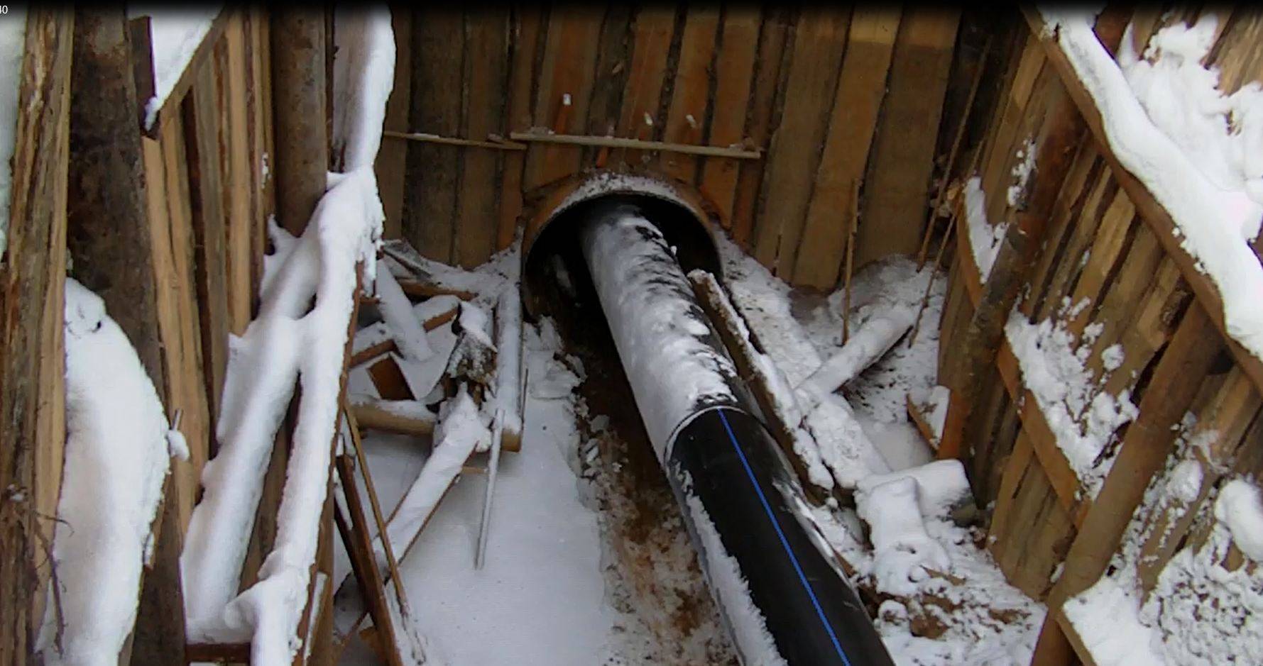 Когда замерзает вода (дача, загородный дом и т.п.)- обогревающий кабель внутрь трубы