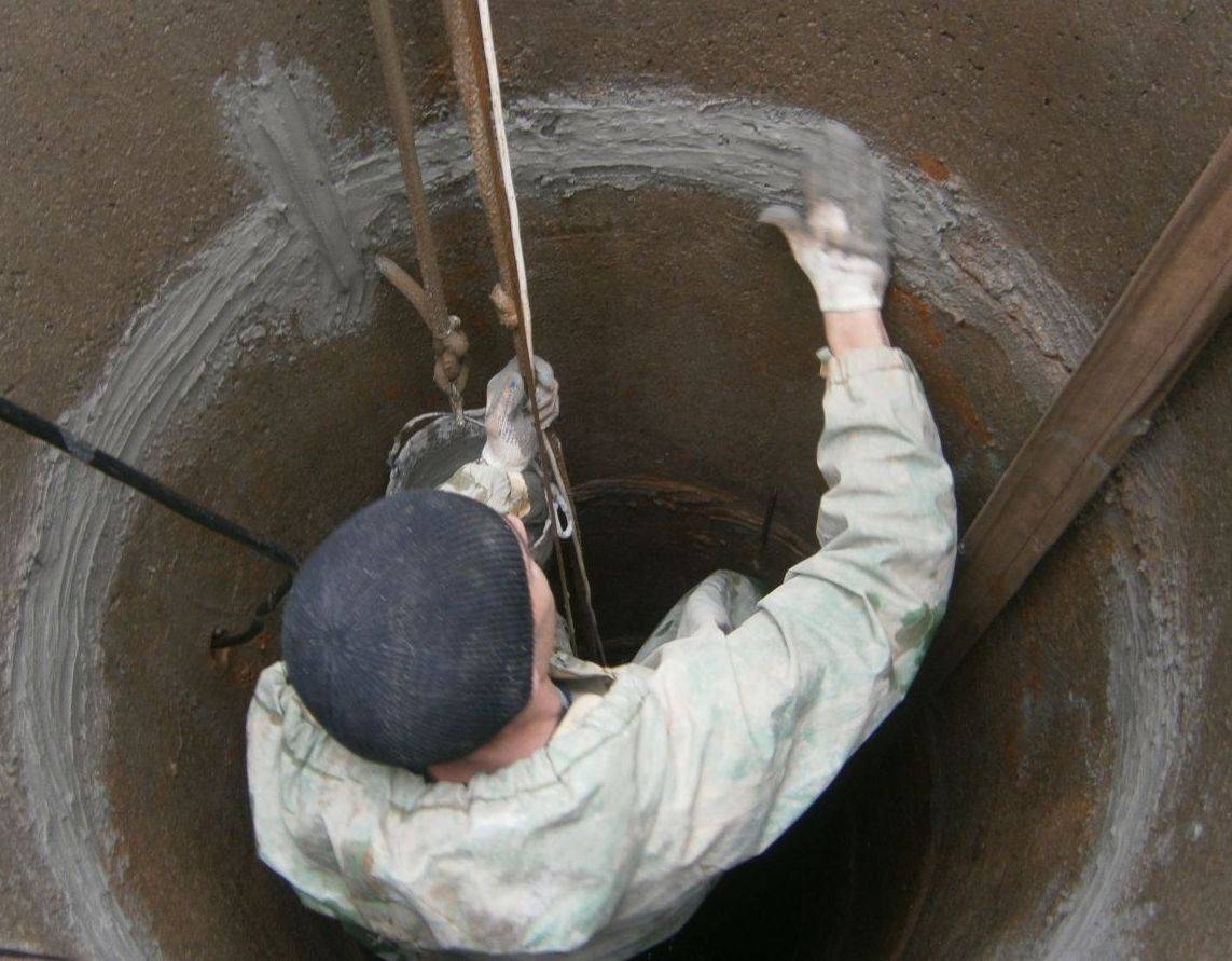 Гидропломба для колодца — как правильно заделать щели в бетонных кольцах
