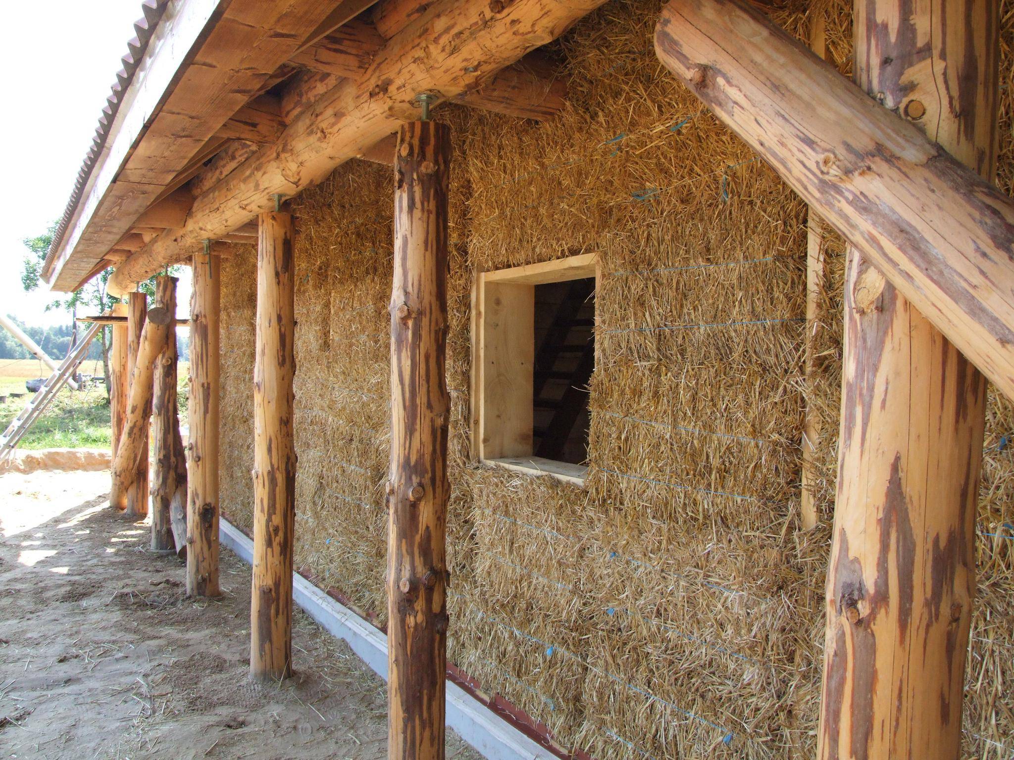 Преимущества и недостатки строительства дома из соломы