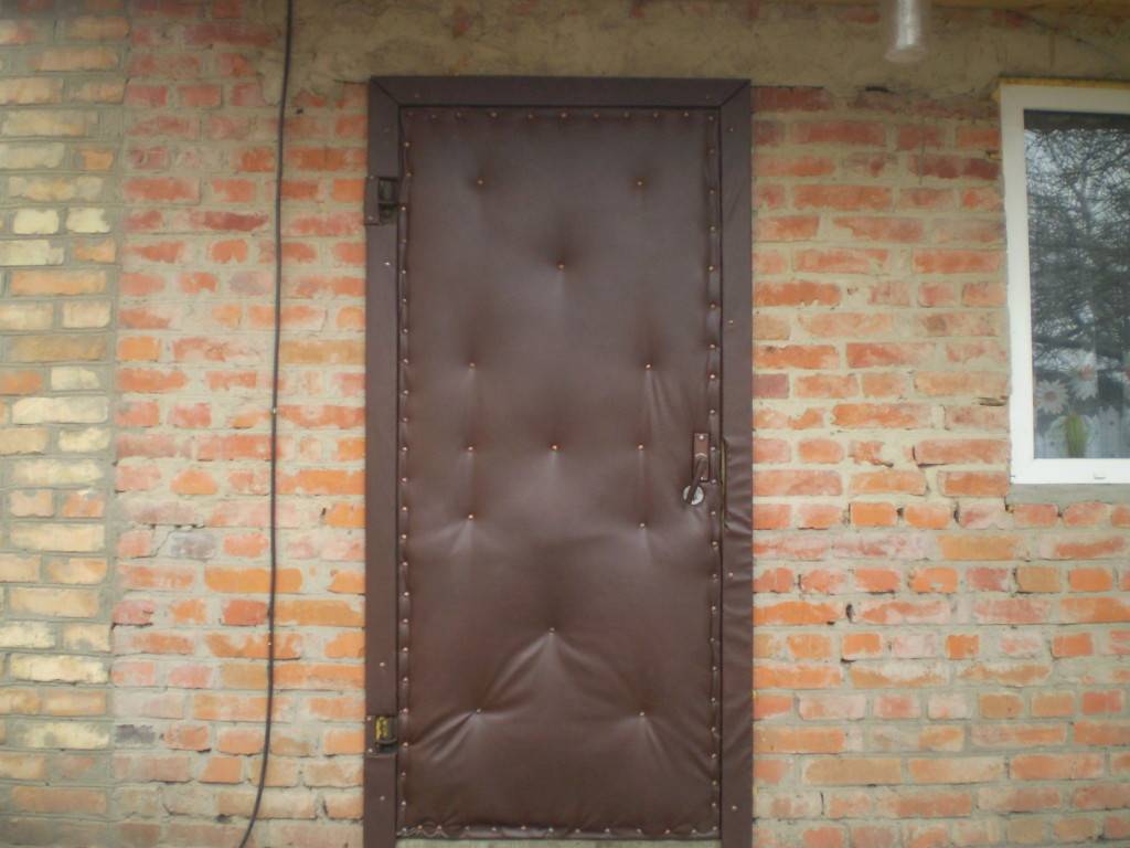 Двери входные деревянные утепленные для частного дома: как сделать и утеплить деревянную дверь, установка своими руками, фото, видео » verydveri.ru