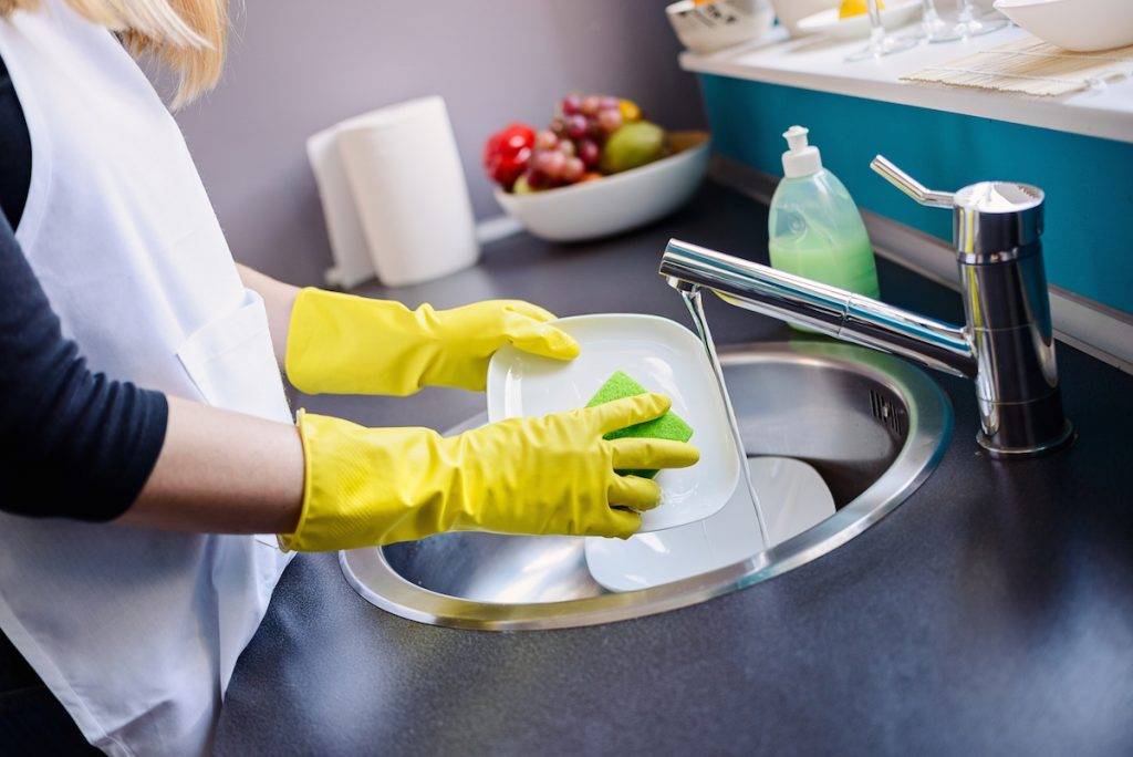 Как мыть посуду: способы и средства