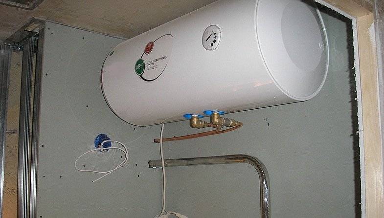 Как повесить водонагреватель на стену своими руками?