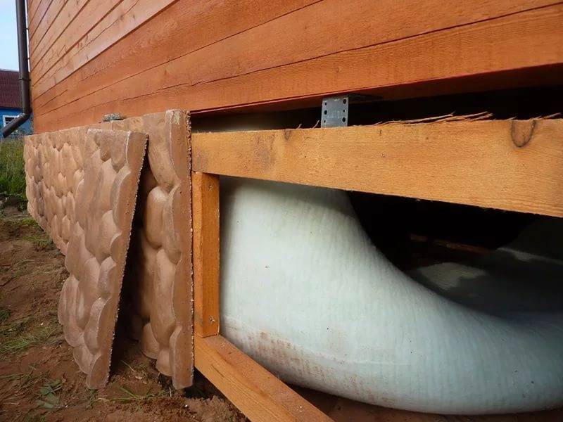 Утепление пола в деревянном доме на винтовых сваях: примеры чем и как лучше