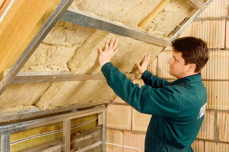 Как утеплить потолок минватой: основные принципы и гидроизоляция