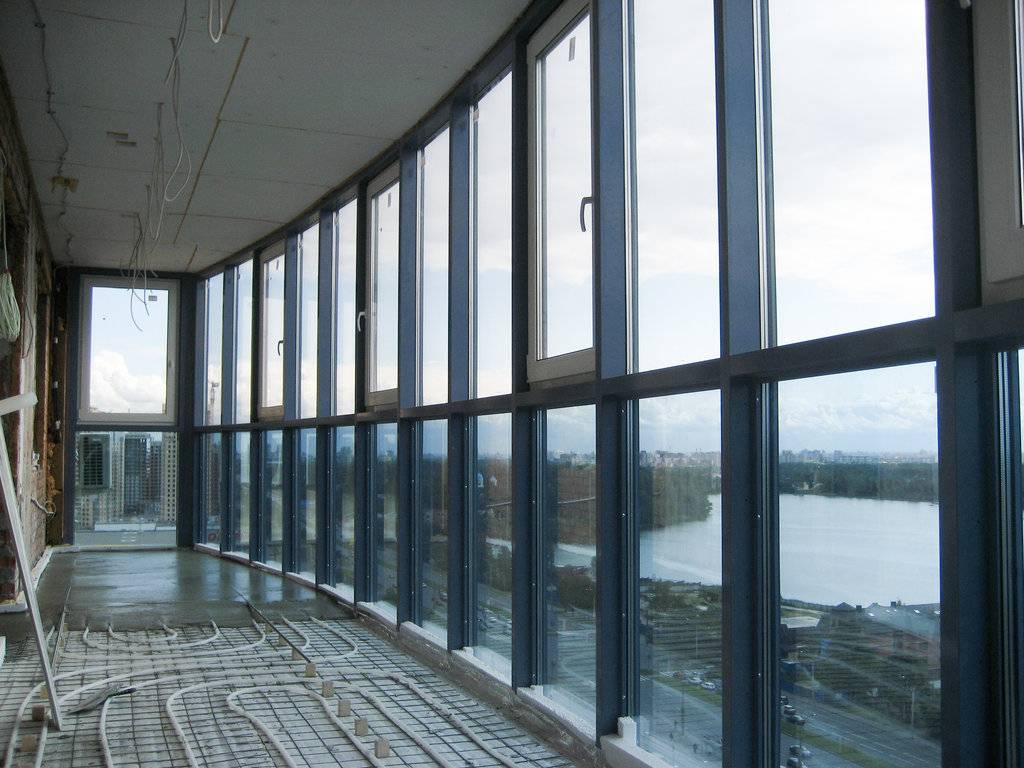 Самостоятельное утепление балкона с панорамными стеклами