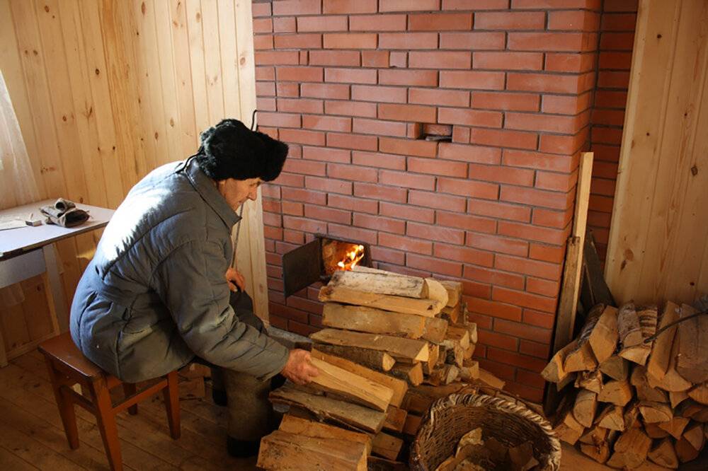 Как правильно топить печь дровами – технология и нюансы