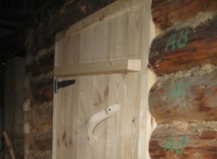 Входная дверь бани своими руками: утепление, конструкция, материалы