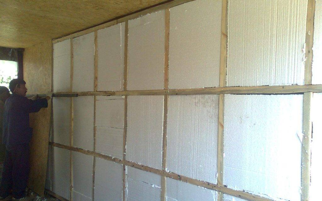 Пенопласт для утепления стен снаружи: как лучше провести технологию утепления своими руками, какой толщины выбрать пенопласт, виды утеплителя для бетонной или кирпичной стены