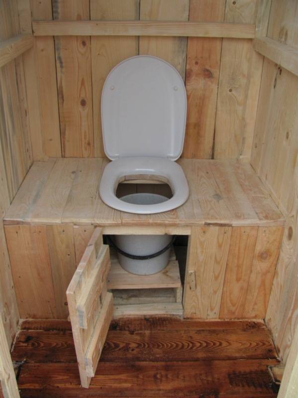 Теплый туалет на даче - порядок обустройства и утепления