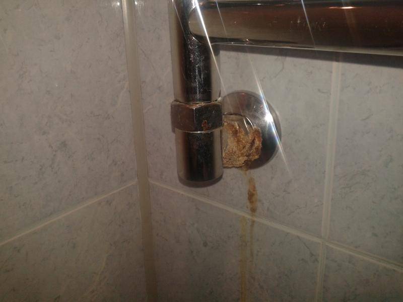Не греет полотенцесушитель в ванной, что делать: холодный после отключения горячей воды, почему не работает, если нет циркуляции