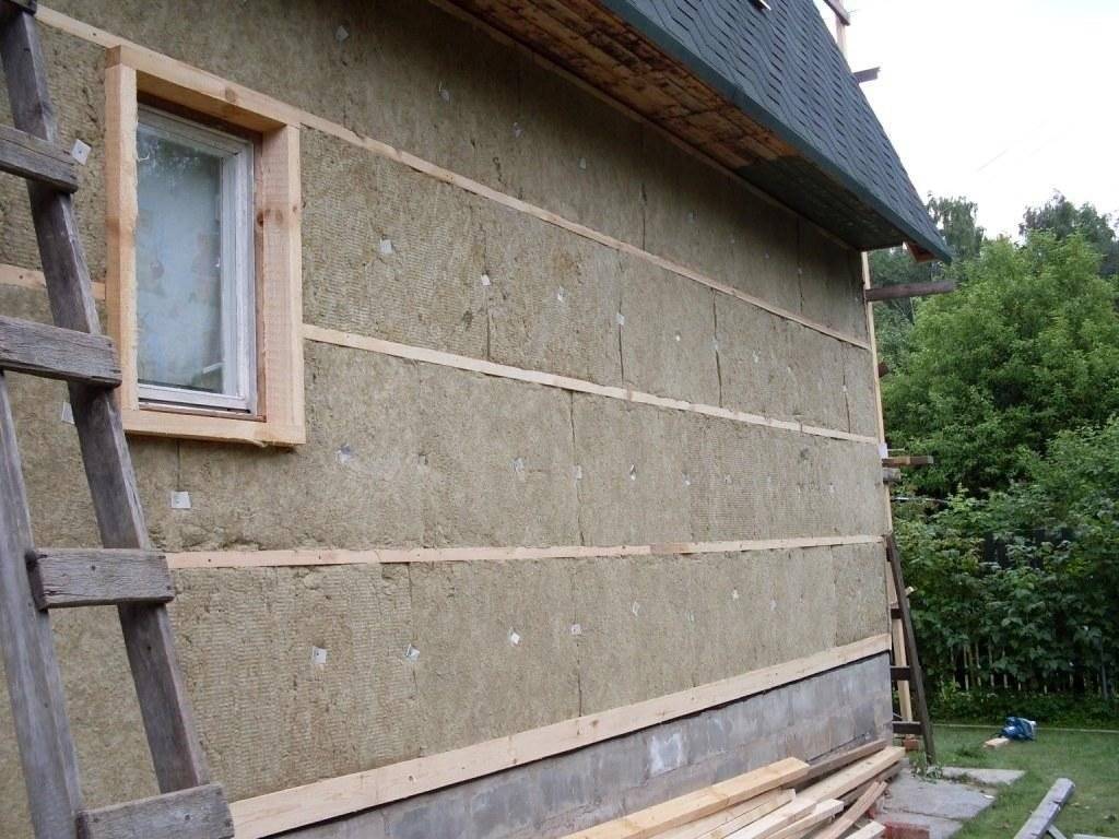 Утепление дома снаружи минватой под сайдинг: отделка деревянных или кирпичных стен, видео и фото