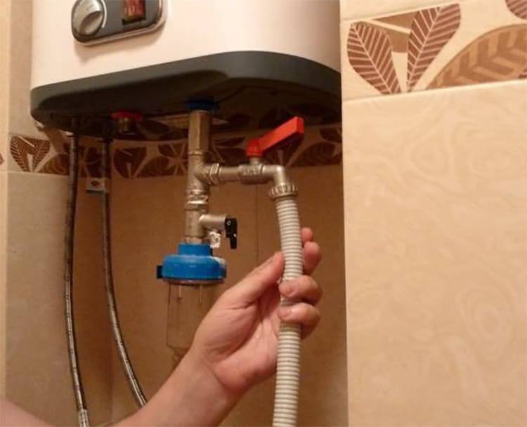 Как слить воду с водонагревателя своими руками