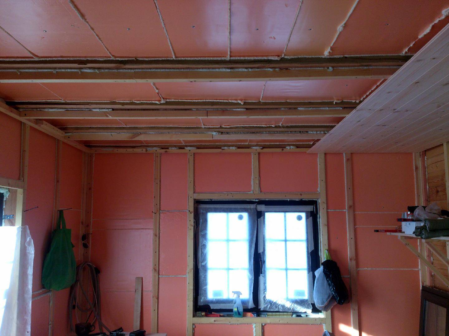 Утепление стен пенопластом внутри квартиры. плюсы и минусы использования пенополистирола | все о ремонте
