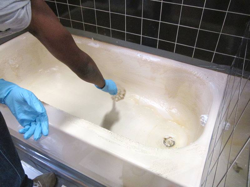 Как отмыть ванну от желтого налета в домашних условиях: советы с видео