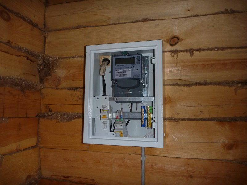 Установка электросчетчика в частном доме на улице: правила