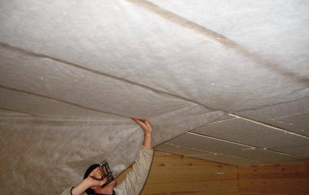 Как и чем утеплить потолок в частном доме, подробное фото +видео