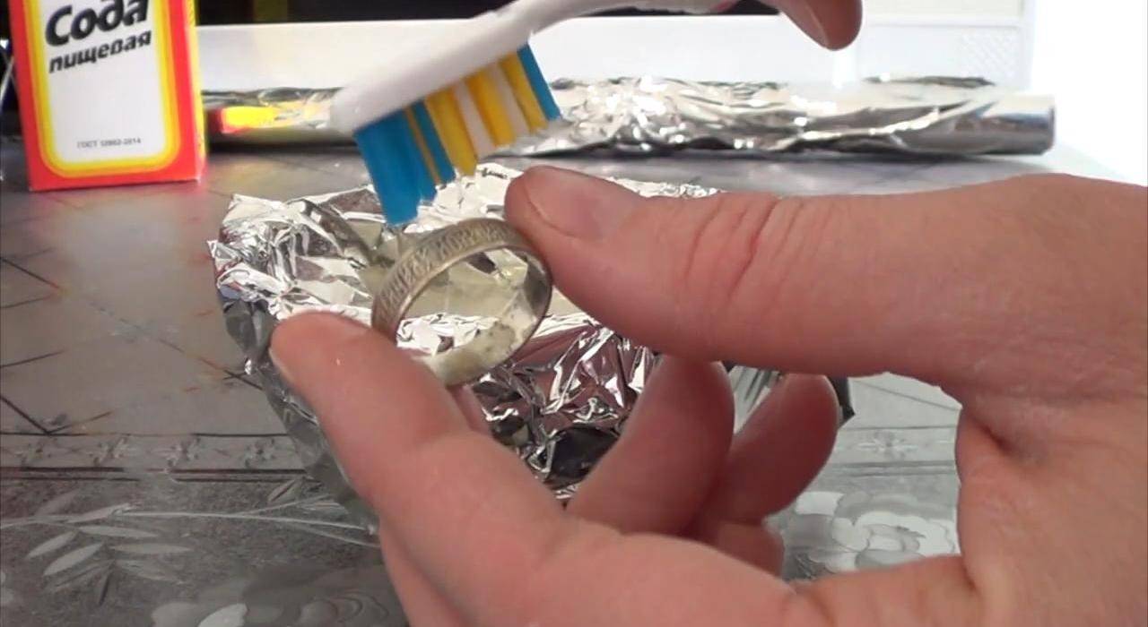Теперь чищу кольцо только так: как почистить серебро в домашних условиях?