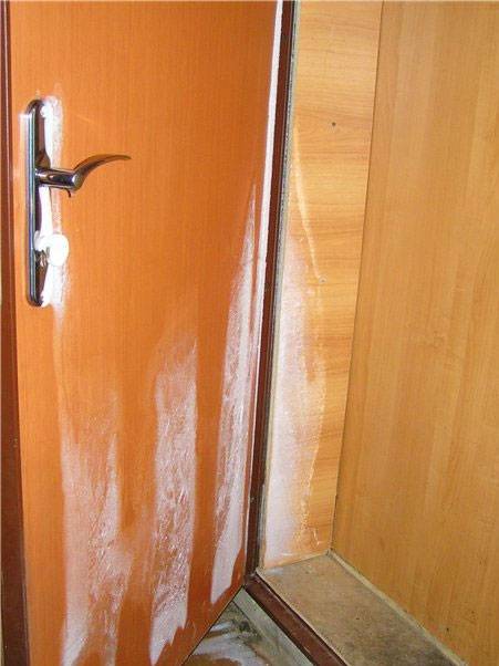 Как утепляют входную дверь в частном доме