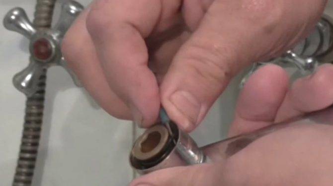 Как отремонтировать смеситель в ванной с душем: видео - как починить кран в ванной комнате