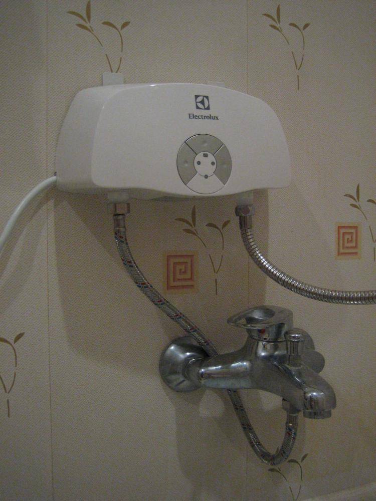 Проточный электрический водонагреватель на душ: виды, как выбрать лучший
