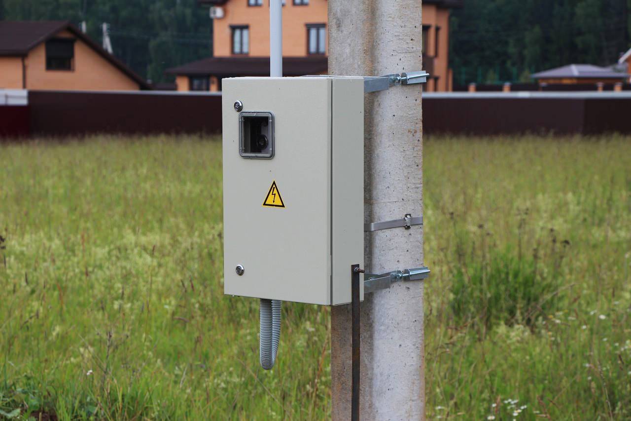 Законно ли требовать вынести электрический счетчик с территории участка на уличный столб?
