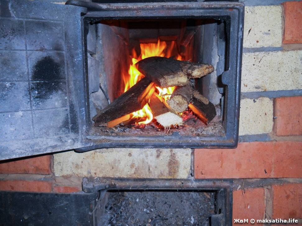 Как топить русскую печь дровами: принципы и правила растопки