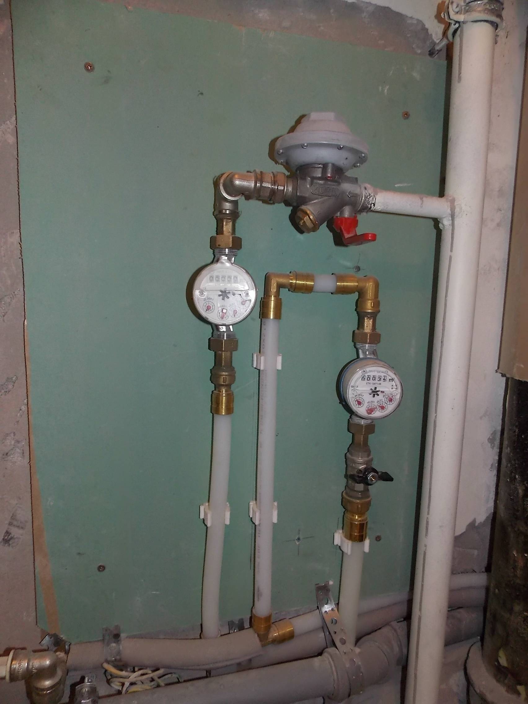 Установка счетчиков воды в частном доме — правила и особенности установки