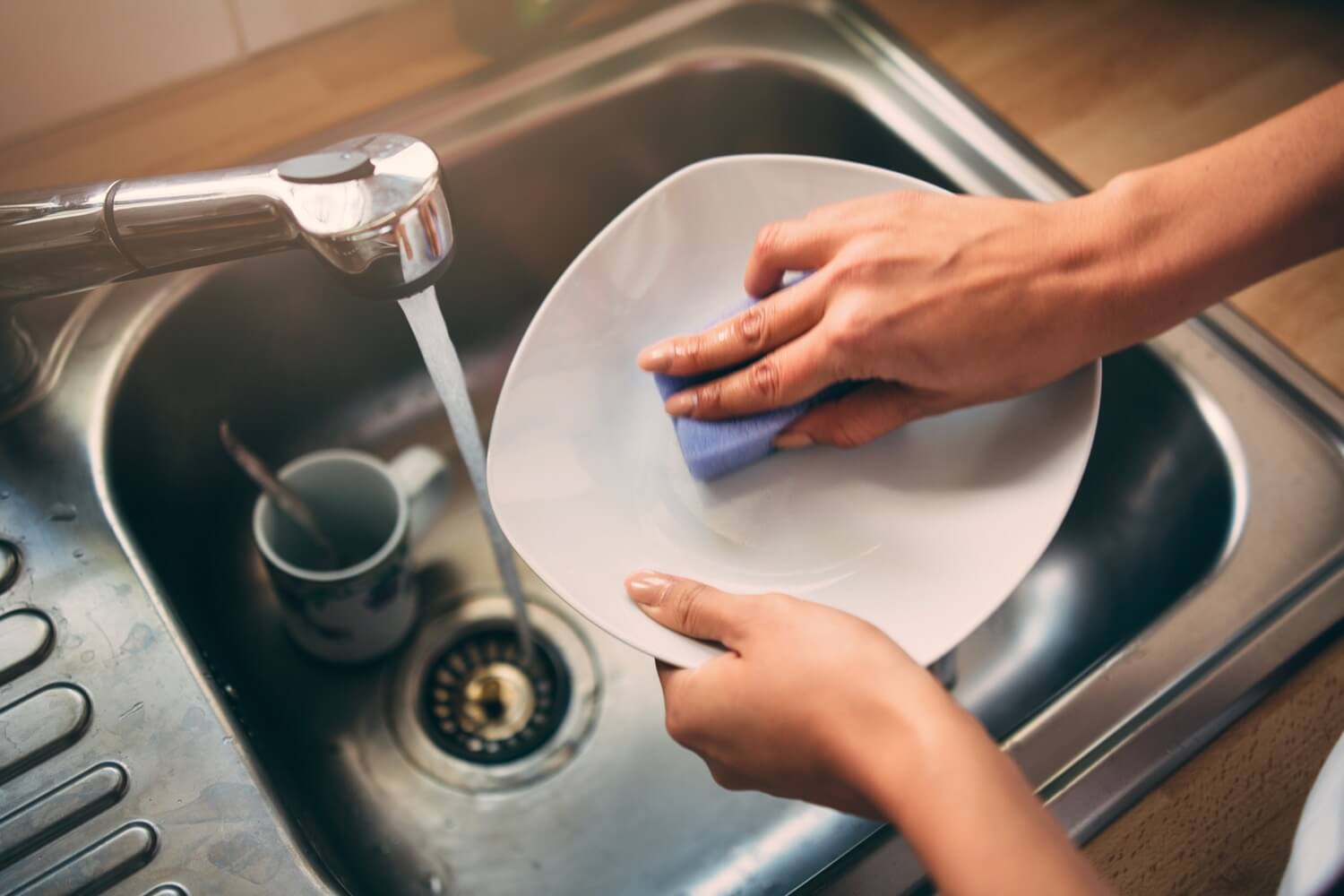 Как правильно мыть посуду вручную дома – правила, последовательность, средства для мытья