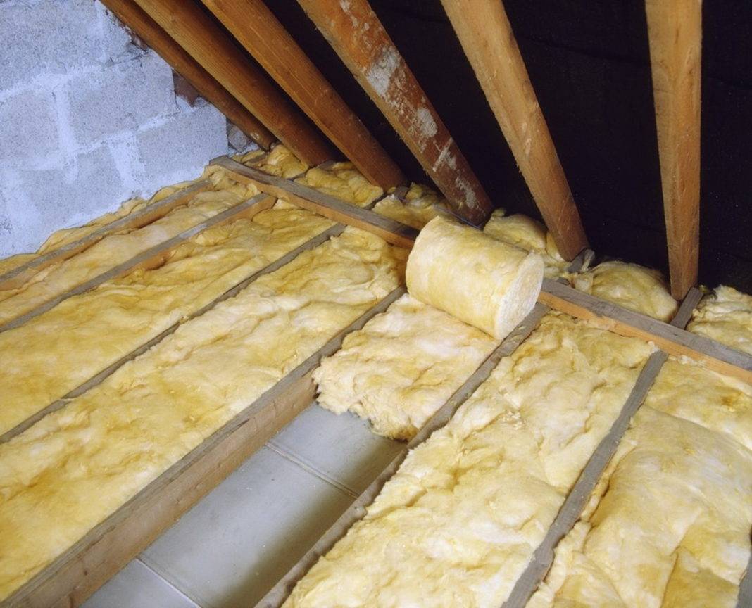 Как правильно утеплить потолок в частном доме, краткий обзор способов, этапов и материалов