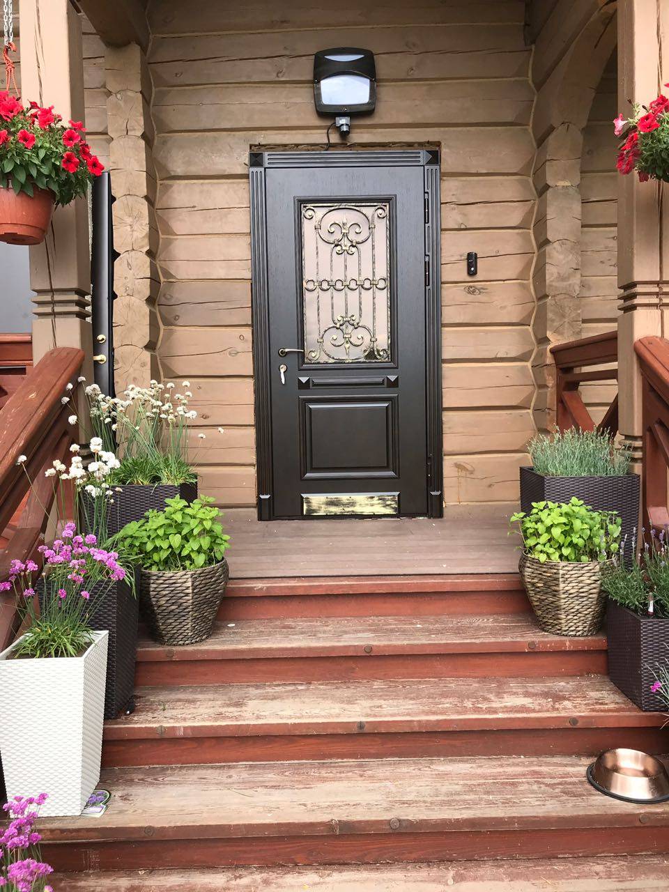 Входная деревянная дверь для частного дома и квартиры: надежность и дизайн – советы по ремонту