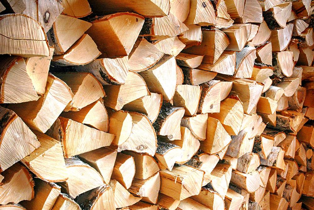 Топливные брикеты или дрова, что лучше по мнению экспертов и обычных людей