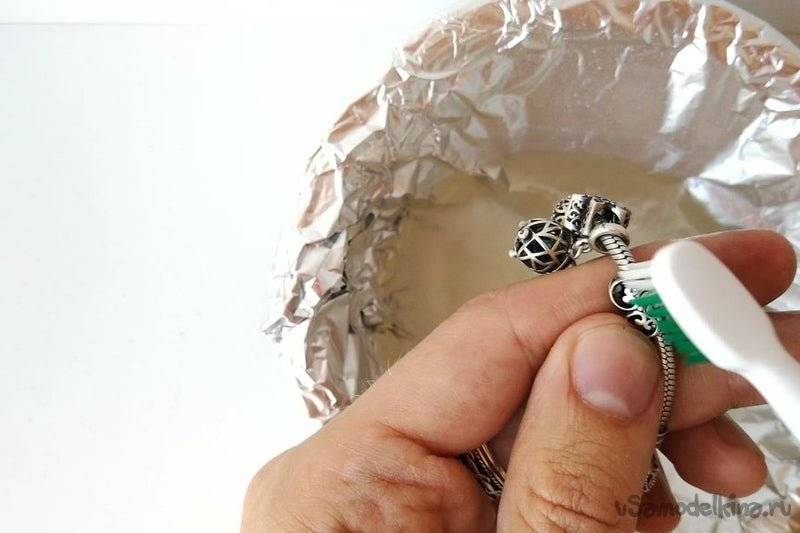Как очистить серебряную цепочку от черного налета — только проверенные способы
