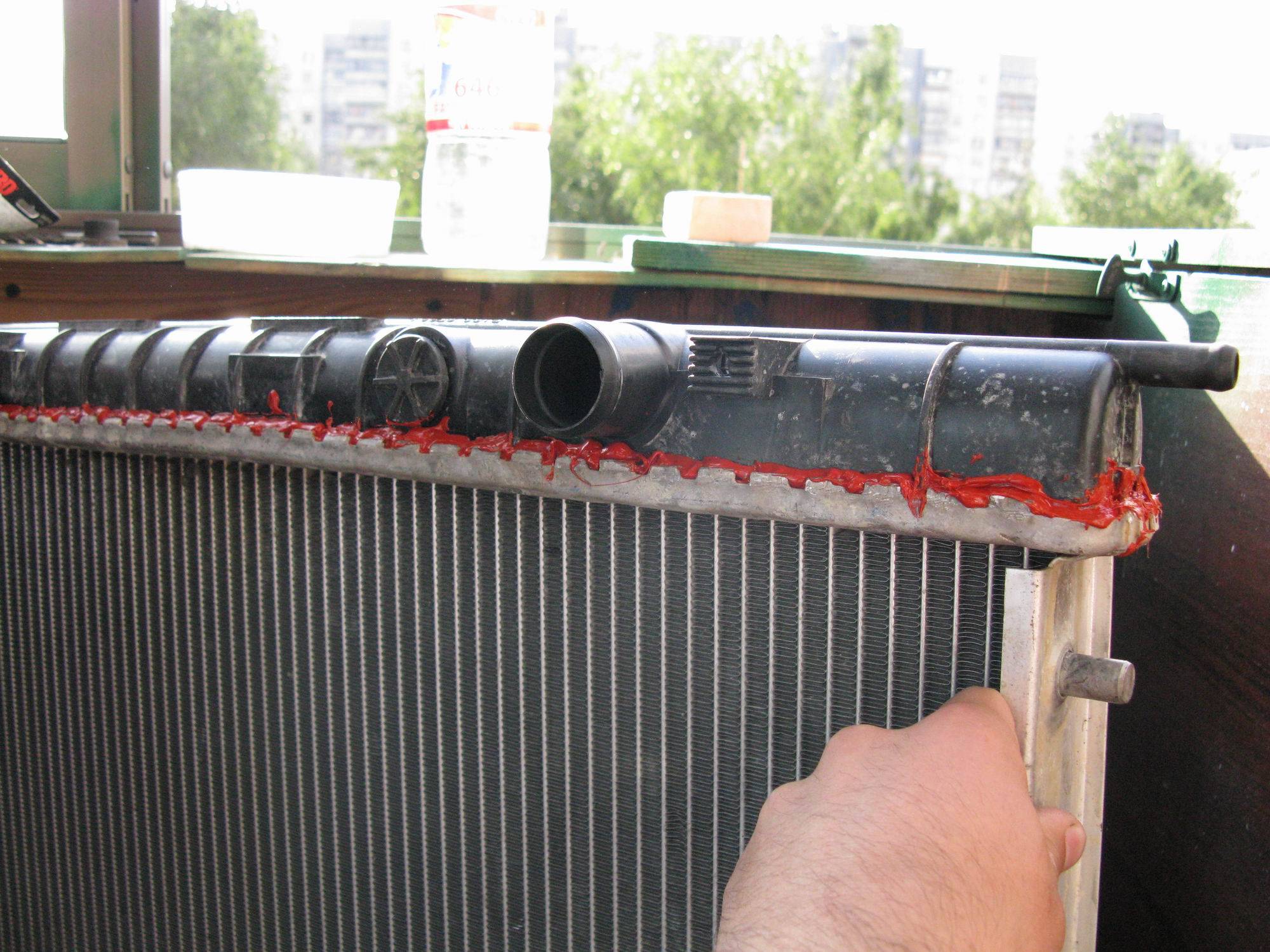 Чем заклеить радиатор охлаждения пластмассовый, можно ли заклеить эпоксидной смолой