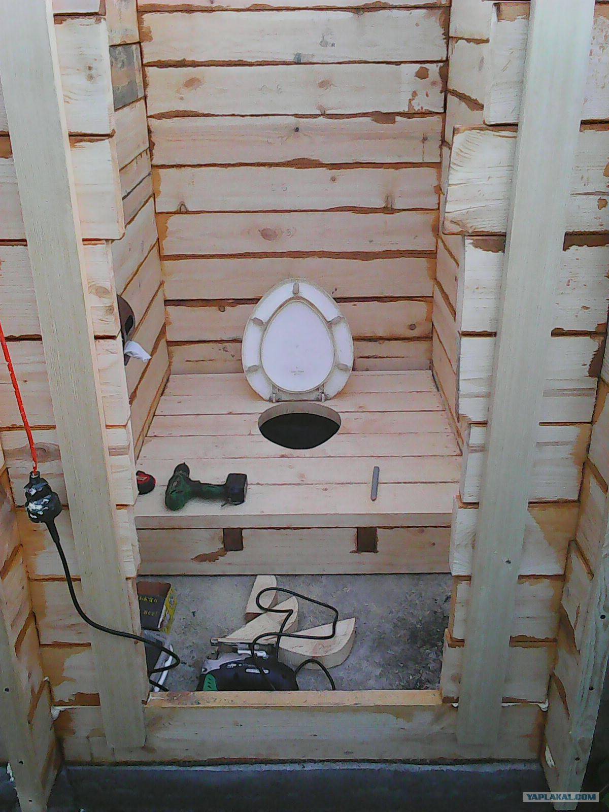 Как утеплить туалет в деревянном доме: советы эксперта